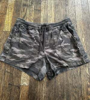 Athleta Camo Farallon Short Size 10